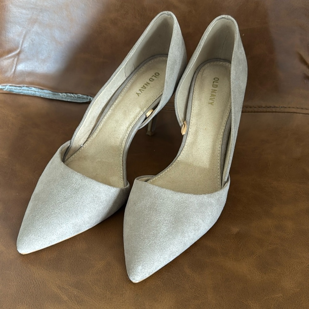 OLD NAVY! TAN MICROFIBER FAUX SUEDE LEATHER HEELS, PUMPS! SZ 9